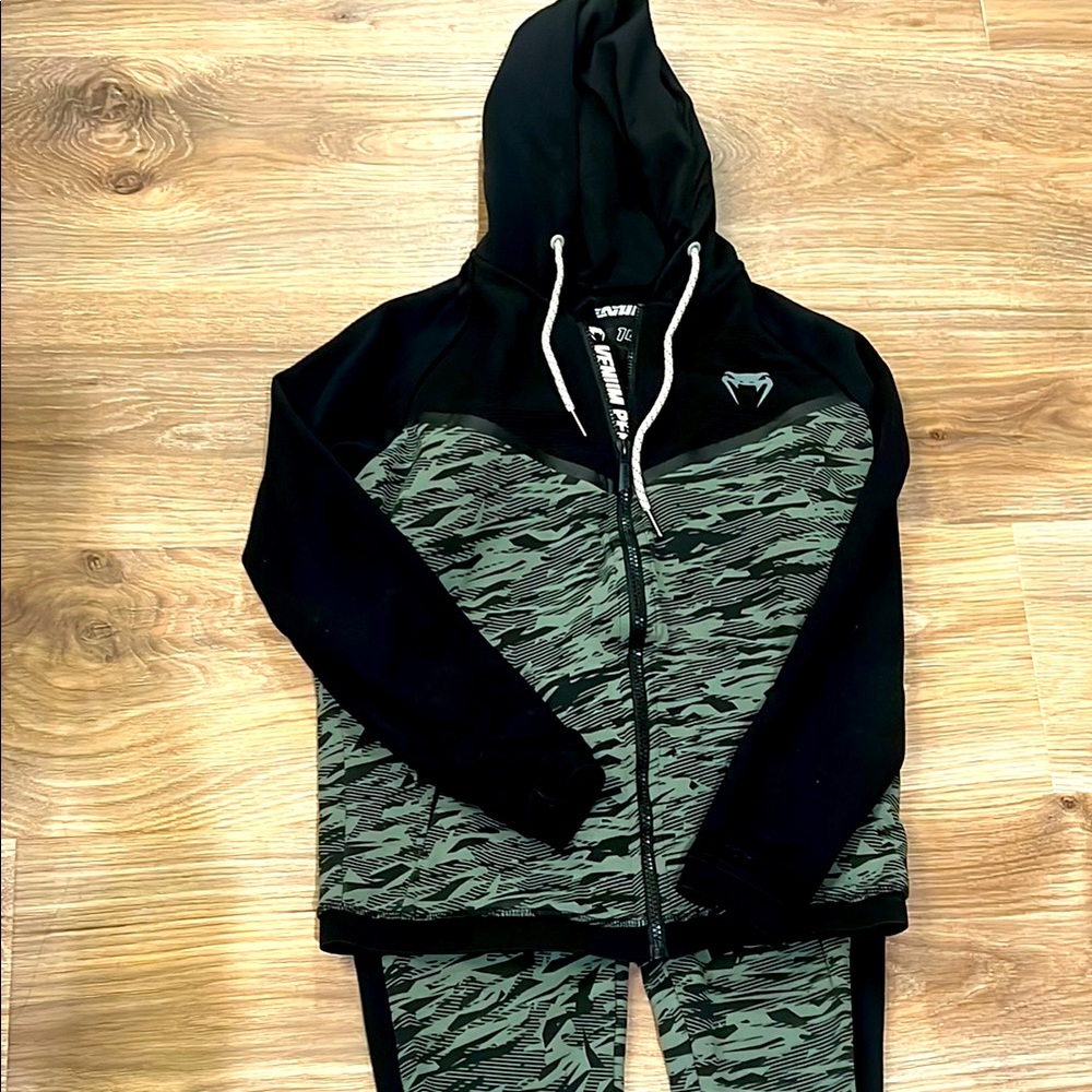 Size 14 Boys Venum 2- Piece Hoodie/Joggers